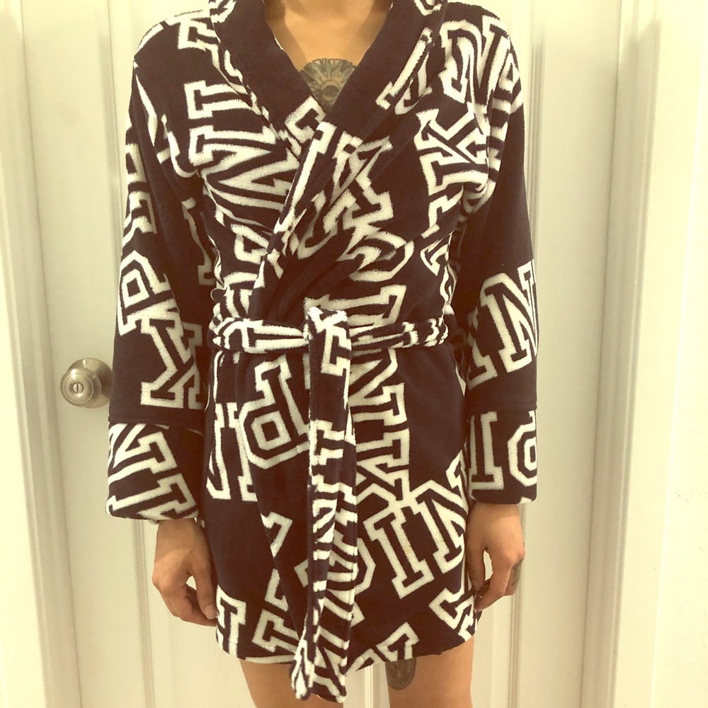Signature PINK short robe 👘